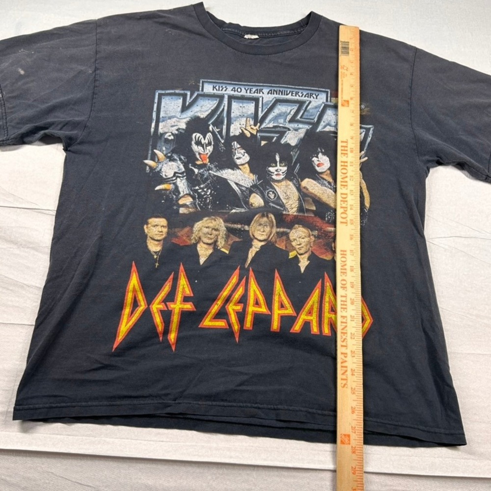 KISS Def Leppard Shirt Mens XL Tour 2014 40th Anniversary Band Merch Distressed - Picture 7 of 8